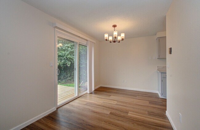 Building Photo - Heenan 2918-2920