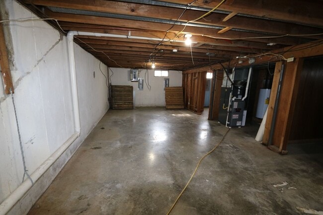 Building Photo - 2 Bedroom 1 Bath