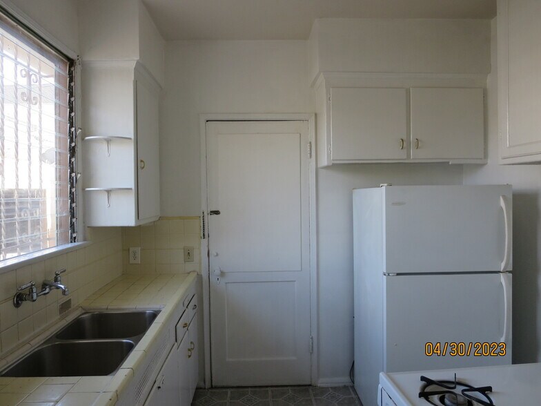 Kitchen - 5640 W 6th St