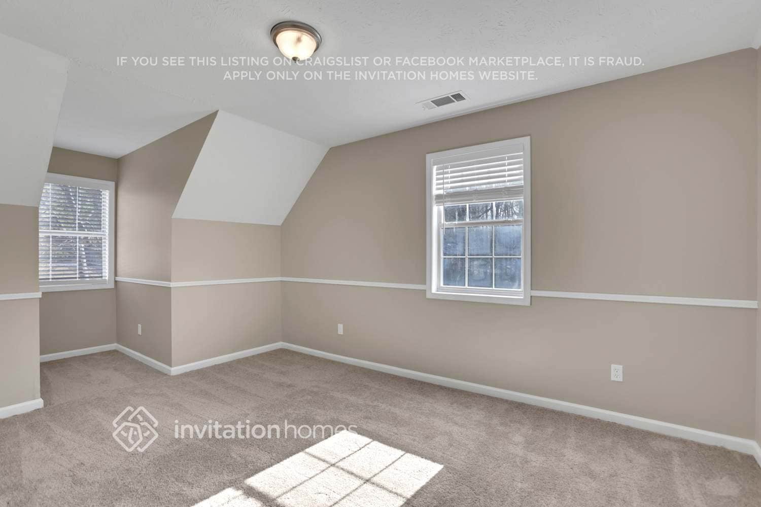 Building Photo - 4079 Robindale Dr