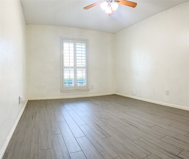 Building Photo - 13607 Fernhill Dr