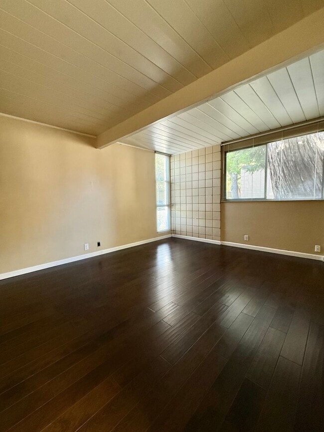 Building Photo - 2 Bedroom, 1 Bath Eichler -Townhouse, Sant...
