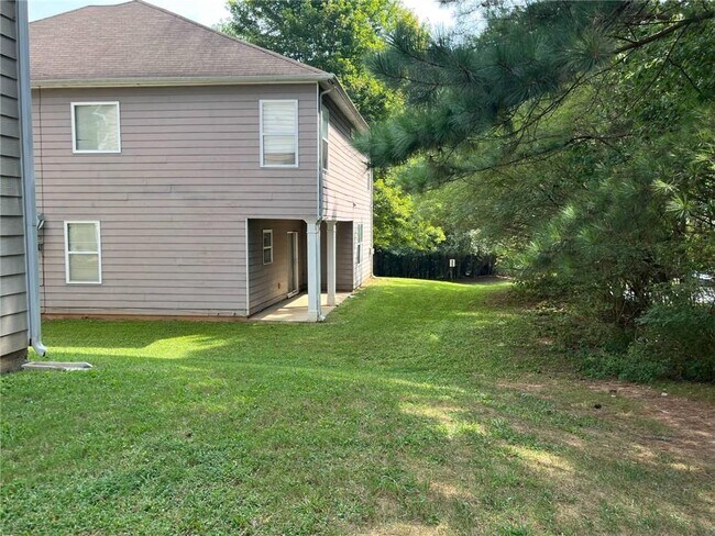 Building Photo - 8801 Lakecrest Way