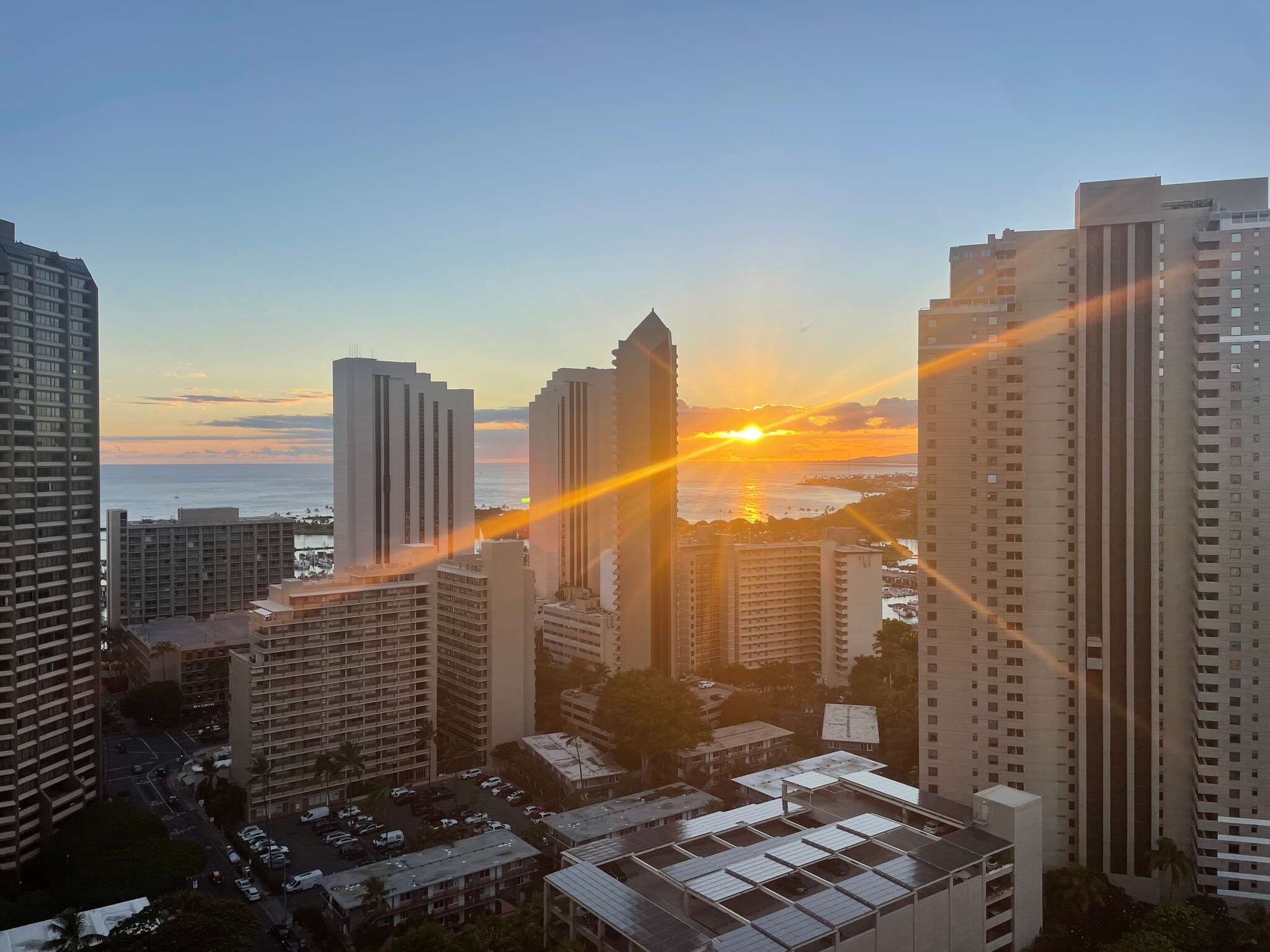 Building Photo - 411 Hobron Ln