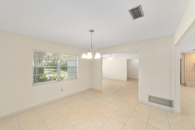 Building Photo - Beautiful 3/2 home in fantastic NW locatio...