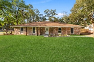 Building Photo - 18049 Martin Dr