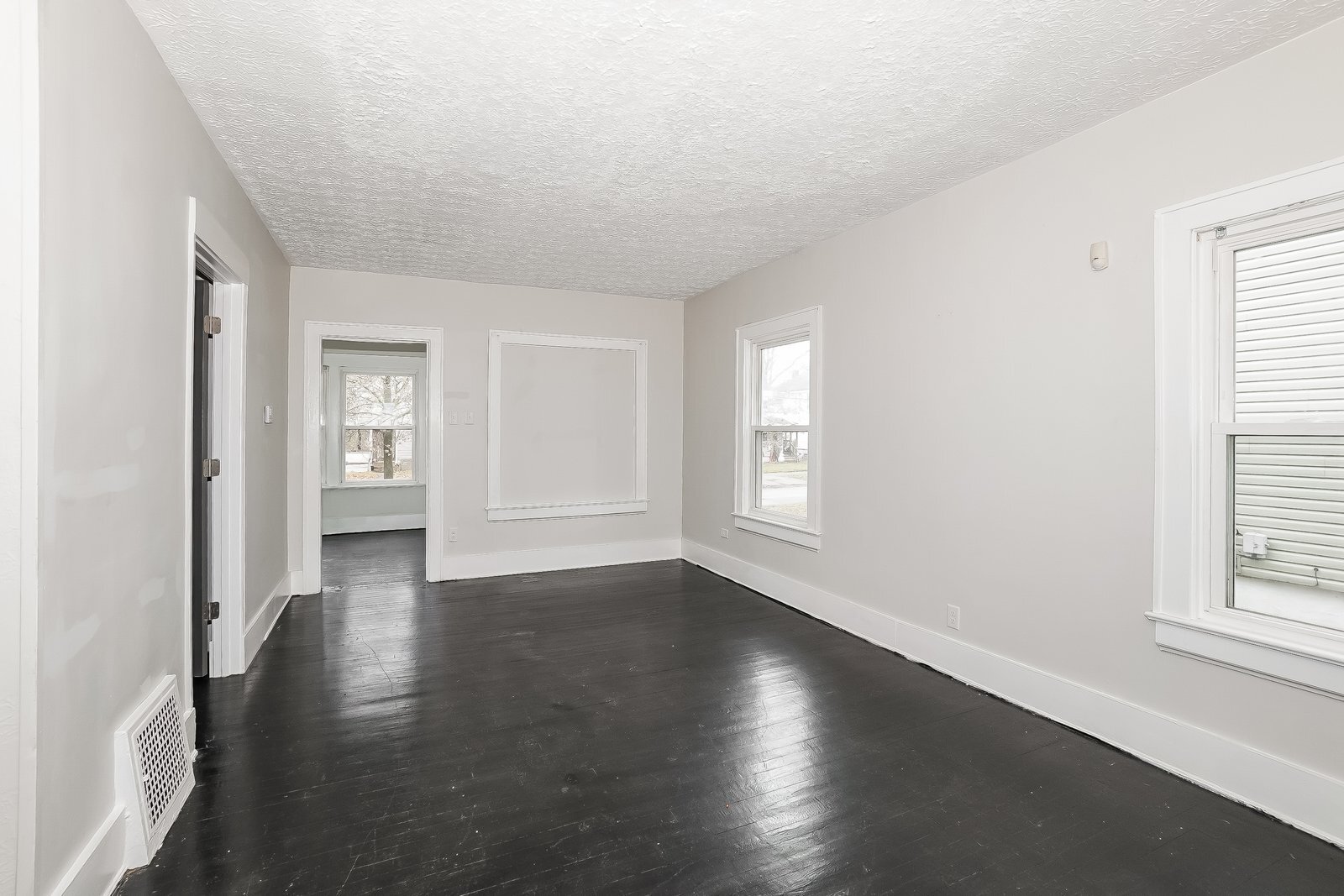 Building Photo - 691 Noble Ave