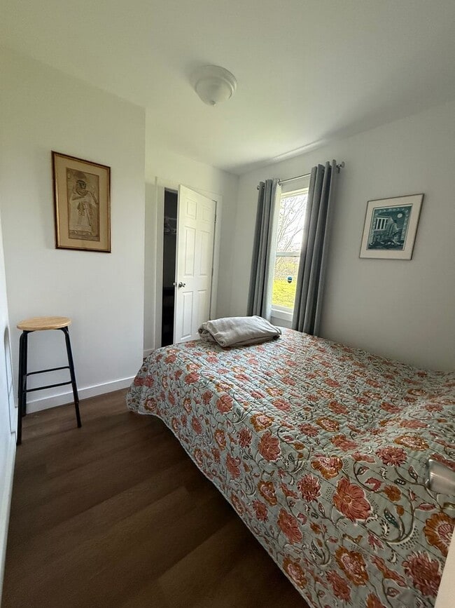Building Photo - 2 BDRM, 10 MONTH LEASE AVAIL AUGUST-MAY (2...