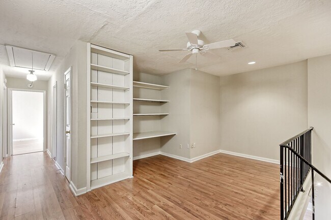 Building Photo - Great house in great neighborhood