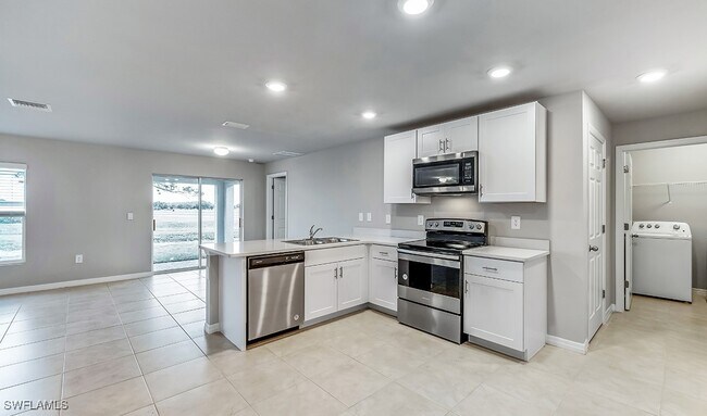 Building Photo - 3003 Lady Ln