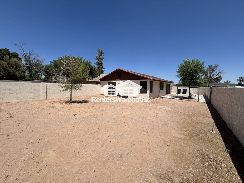 Building Photo - 2126 N Villas Ln