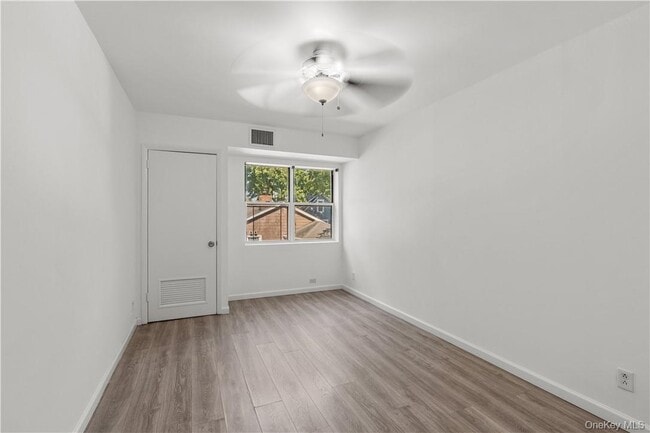 Building Photo - 501 N Barry Ave