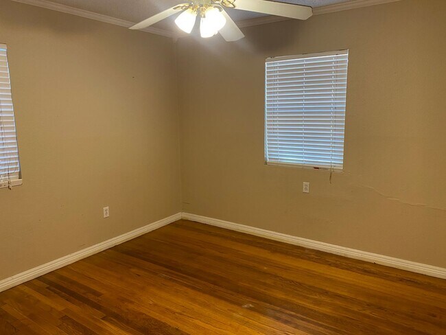 Building Photo - Pre-Leasing 3 bed 2 bath Move In Ready! Close to Texas Tech!!