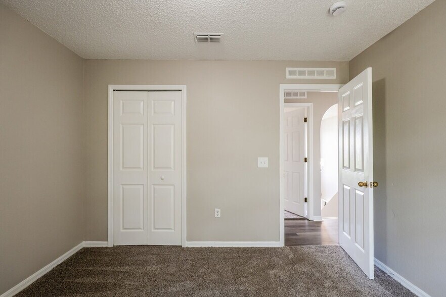 Building Photo - 2987 Elbib Dr