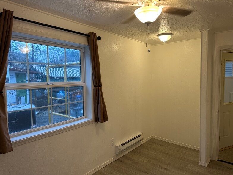 Building Photo - 1160 Park Ave