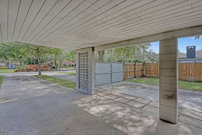 Building Photo - 184 S 5th St