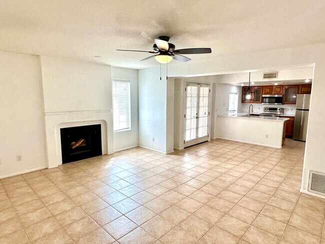 Building Photo - Welcome to this charming 2-bedroom, 2-bath condo in a gated Ventana Condominiums