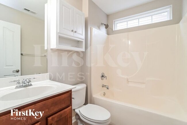 Building Photo - 5001 Fountainbrook Dr