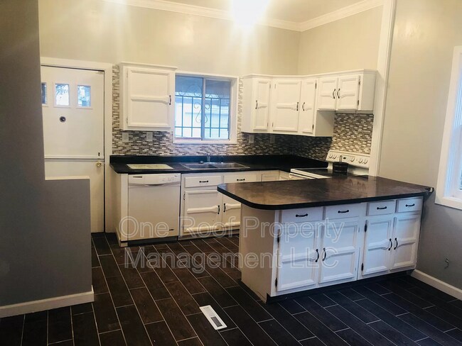 Building Photo - 2635 Victor St