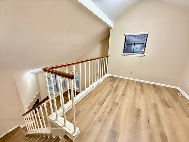 Building Photo - 3100 Walnut Bend Ln