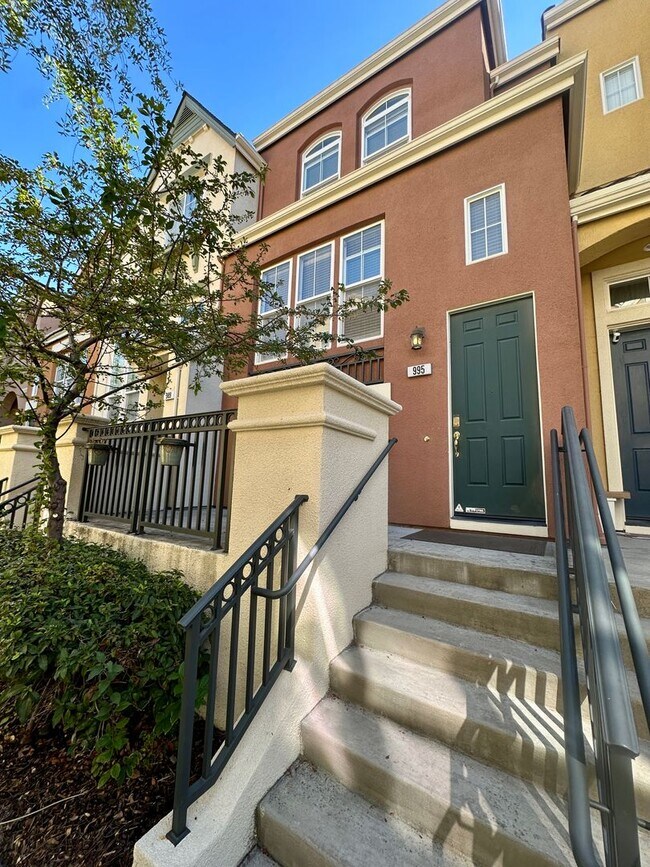 Building Photo - TOWNHOME WITH THOUGHTFUL UPGRADES | CALM SETTING