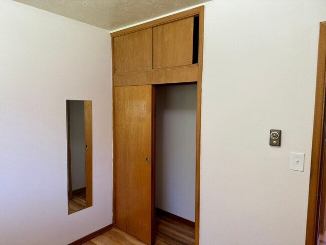 Building Photo - Arbor Lodge Mid Century Mod
