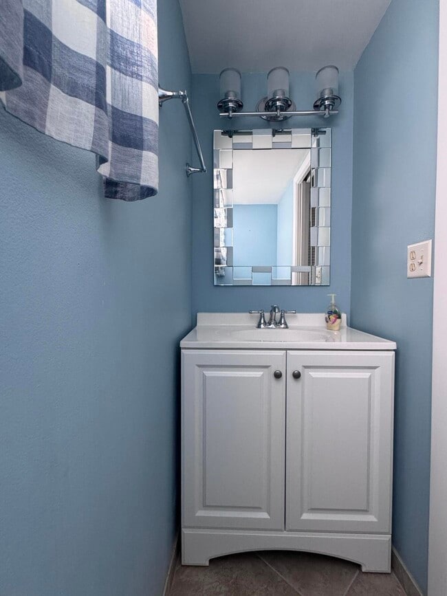 Building Photo - 122 Sherwood Cir