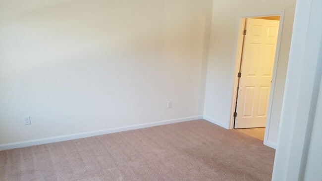 Building Photo - 2 Bedroom 1 1/2 Bath Condo