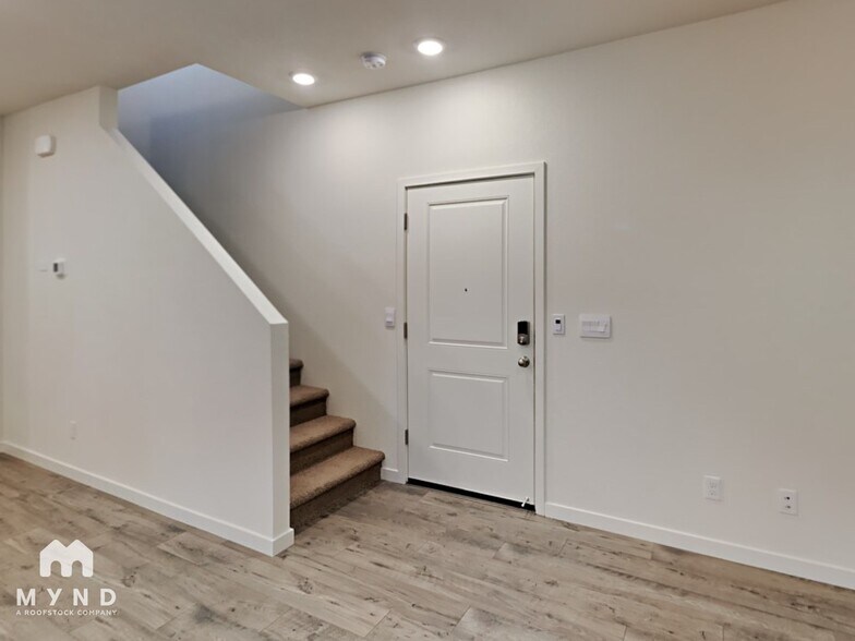 Building Photo - 3049 Pruett Dr