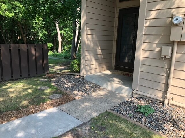 Building Photo - 240 W Eagle Lake Dr