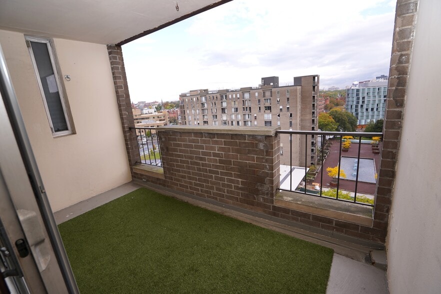 Building Photo - 77 Pond Ave