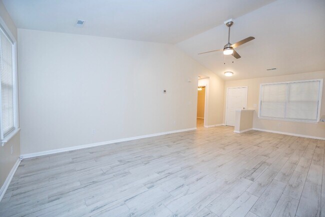 Building Photo - 1782 Dogwood Rd