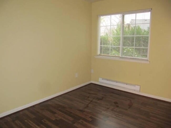 Building Photo - Gorgeous 1 bd Condo located in a prime loc...
