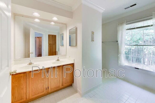 Building Photo - 14672 Brougham Way