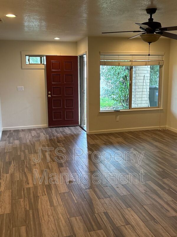 Building Photo - 8130 Sunrise E Way