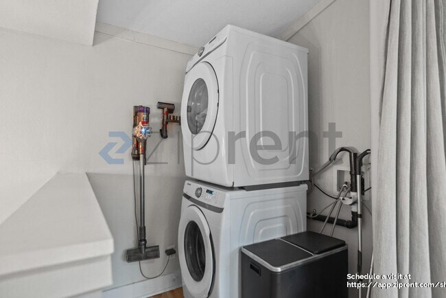 Building Photo - 3473 Birdsall Ave