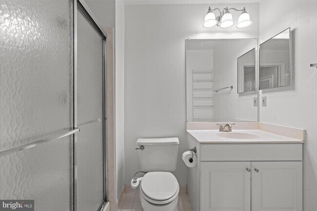 Building Photo - 5600 Willoughby Newton Dr