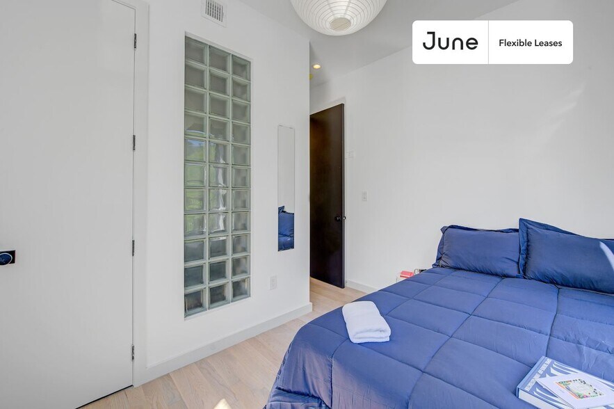 Building Photo - Harmonious ROOM at The Maison Suydam