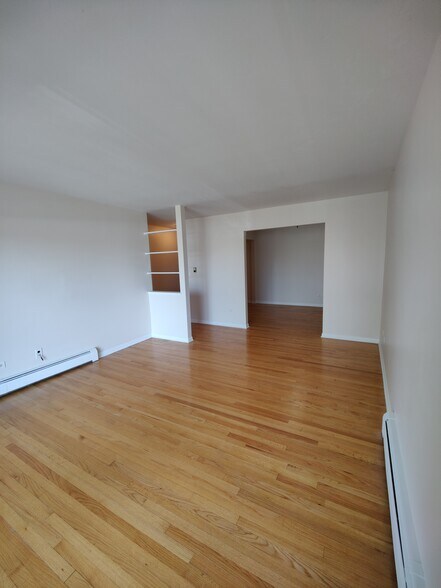 Living room - 1283 E Washington St