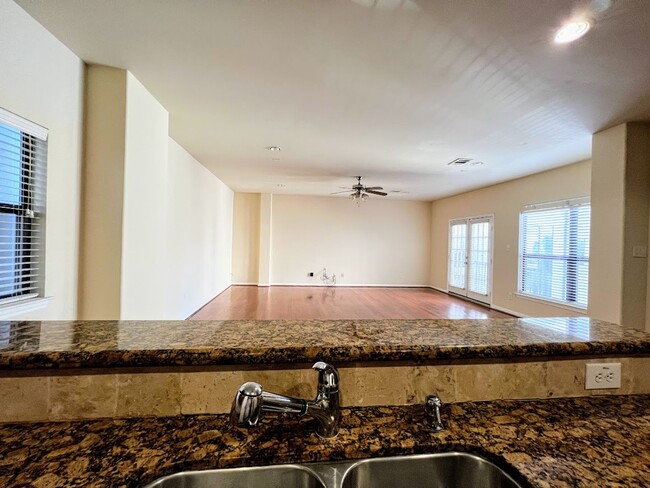 Building Photo - Ready and clean 3 bedrooms in Rice Militar...