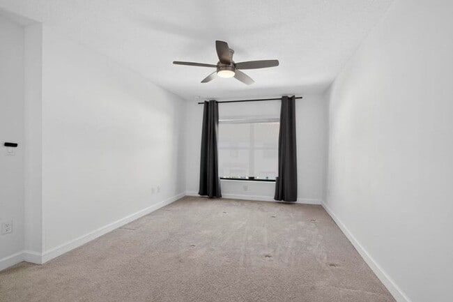 Building Photo - 4408 Hemlock Dr