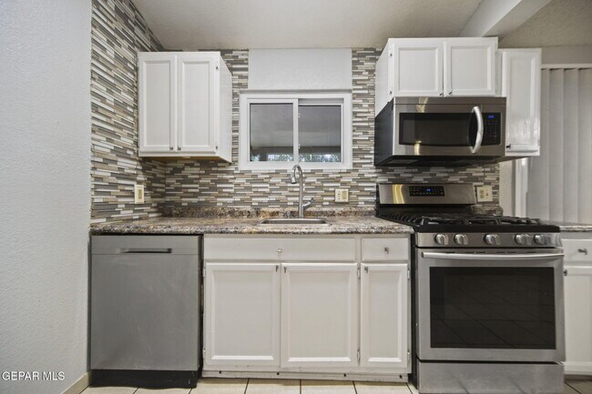 Building Photo - 11049 Marisma Ct