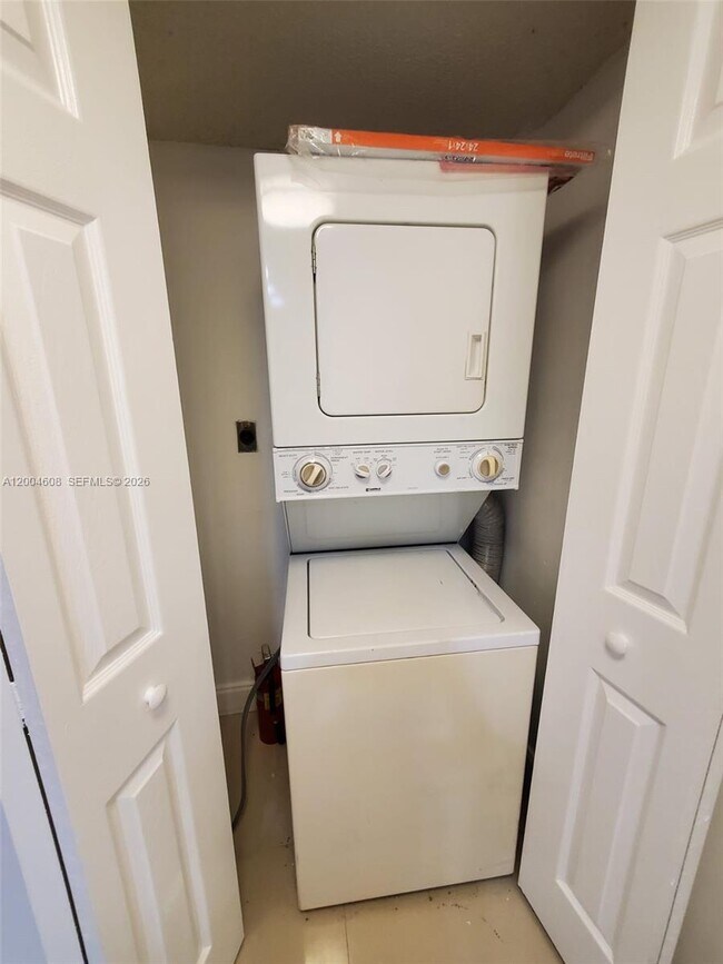 Building Photo - 8100 Geneva Ct