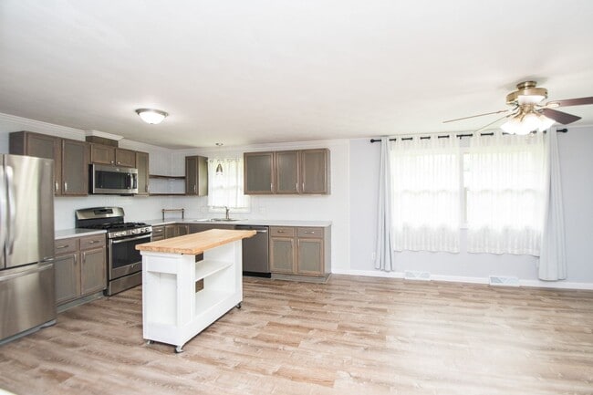 Building Photo - 3 bed 2 bath Ranch in Hobart