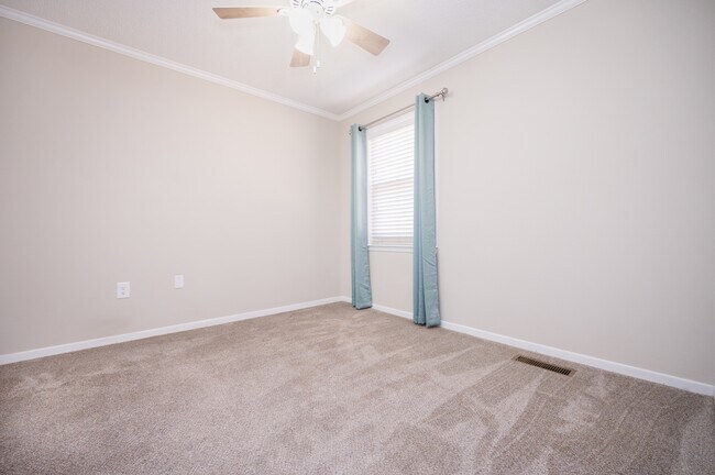 Building Photo - 415 Parkdale Dr