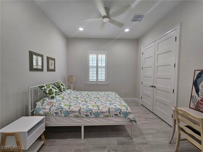 Building Photo - 6839 Saona CT
