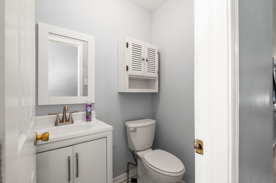 Building Photo - 1705 Walnut Ridge Est