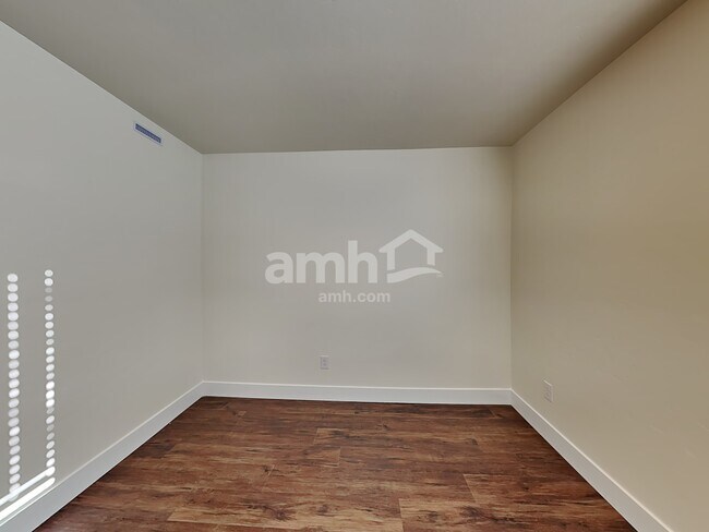 Building Photo - 1069 S Woodsome Ave
