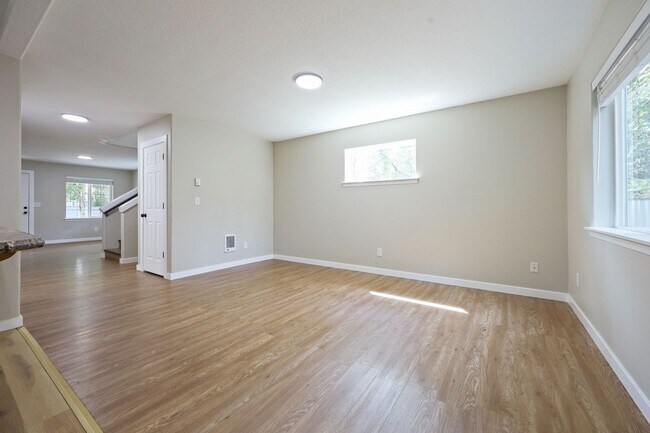 Building Photo - 117 SE 129th Ave