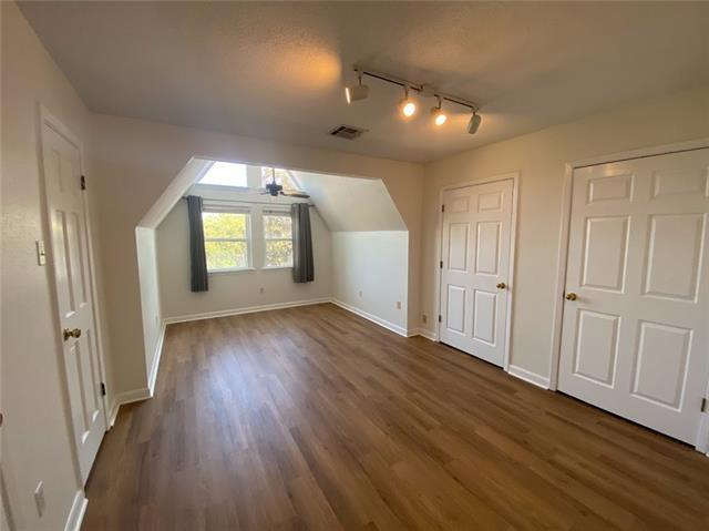 Building Photo - 2 Mariners Cv N